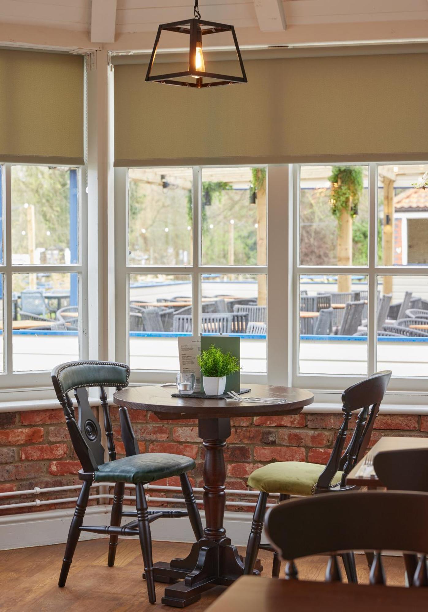 Hotel The Kings Head Wroxham By Greene King Hoveton